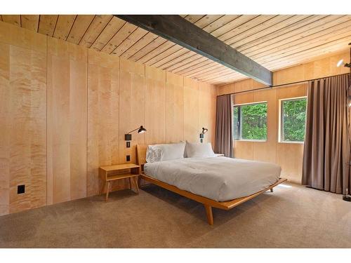 Master bedroom - 121 Ch. Du Lac-Ouimet, Mont-Tremblant, QC - Indoor Photo Showing Bedroom