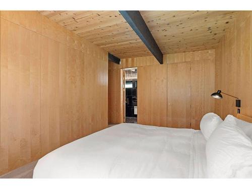 Master bedroom - 121 Ch. Du Lac-Ouimet, Mont-Tremblant, QC - Indoor Photo Showing Bedroom