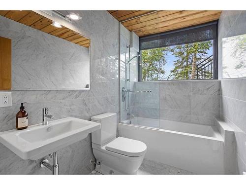 Bathroom - 121 Ch. Du Lac-Ouimet, Mont-Tremblant, QC - Indoor Photo Showing Bathroom