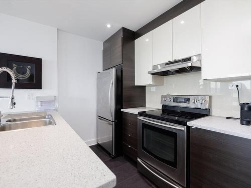 Cuisine - 605-7361 Av. Victoria, Montréal (Côte-Des-Neiges/Notre-Dame-De-Grâce), QC - Indoor Photo Showing Kitchen With Double Sink