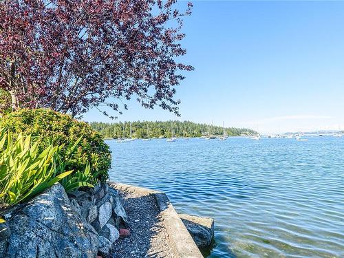 10655 Blue Heron Rd, North Saanich, BC 