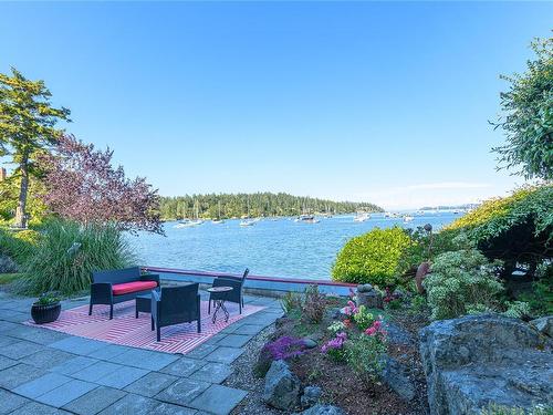 10655 Blue Heron Rd, North Saanich, BC 