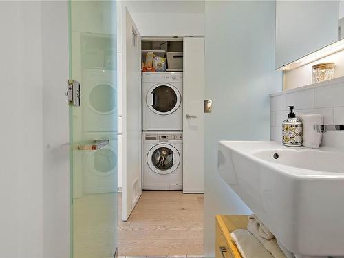 201-456 Pandora Ave, Victoria, BC - Indoor Photo Showing Laundry Room