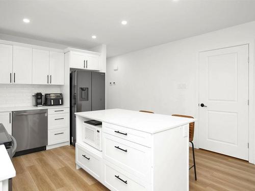 1154 Arthur Street W, Thunder Bay, ON - Indoor Photo Showing Kitchen