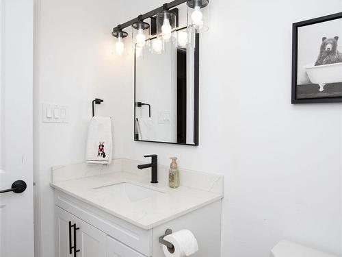 1154 Arthur Street W, Thunder Bay, ON - Indoor Photo Showing Bathroom