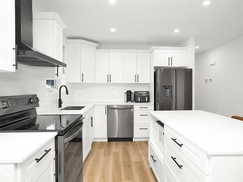 1154 Arthur Street W, Thunder Bay, ON - Indoor Photo Showing Kitchen With Double Sink With Upgraded Kitchen