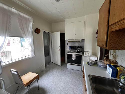 623 Marks Street S, Thunder Bay, ON - Indoor Photo Showing Kitchen