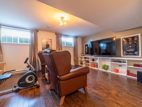 Salle familiale - 3625 Rue De Lisbonne, Brossard, QC - Indoor