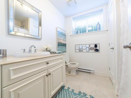 Powder room - 3625 Rue De Lisbonne, Brossard, QC - Indoor Photo Showing Bathroom