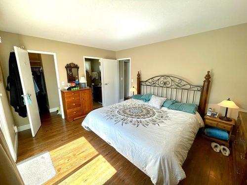 4820 Bolean Drive, Kamloops, BC - Indoor Photo Showing Bedroom