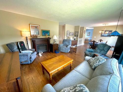 4820 Bolean Drive, Kamloops, BC - Indoor Photo Showing Living Room With Fireplace
