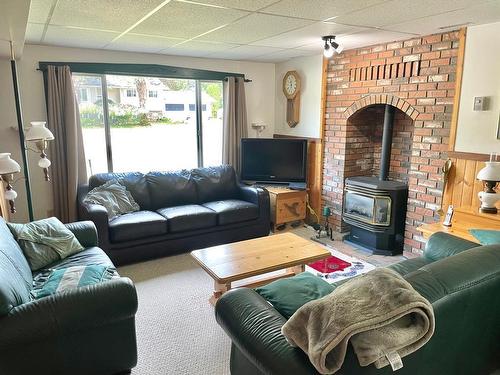 4820 Bolean Drive, Kamloops, BC - Indoor Photo Showing Living Room With Fireplace