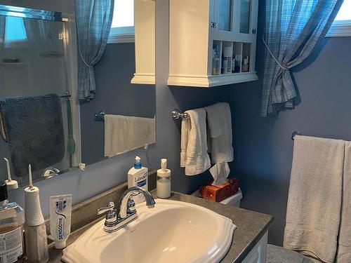4820 Bolean Drive, Kamloops, BC - Indoor Photo Showing Bathroom