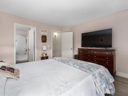 10-807 Railway Ave, Ashcroft, BC - Indoor Photo Showing Bedroom