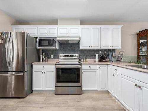 10-807 Railway Ave, Ashcroft, BC - Indoor Photo Showing Kitchen