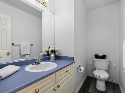 113-1990 Pacific Way, Kamloops, BC - Indoor Photo Showing Kitchen With Double Sink