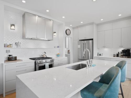 362 Rue Cheval Noir, Kamloops, BC - Indoor Photo Showing Kitchen With Upgraded Kitchen