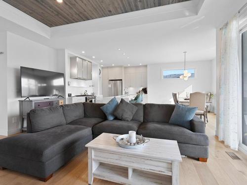 362 Rue Cheval Noir, Kamloops, BC - Indoor Photo Showing Living Room