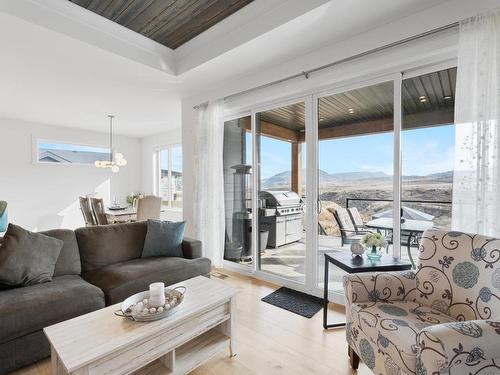 362 Rue Cheval Noir, Kamloops, BC - Indoor Photo Showing Living Room