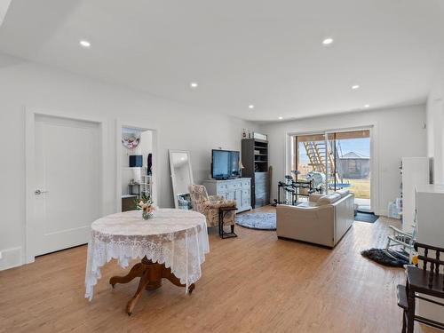 362 Rue Cheval Noir, Kamloops, BC - Indoor Photo Showing Living Room