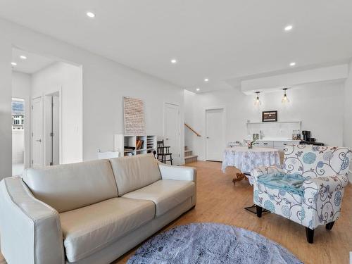 362 Rue Cheval Noir, Kamloops, BC - Indoor Photo Showing Living Room