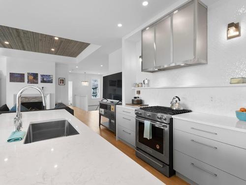 362 Rue Cheval Noir, Kamloops, BC - Indoor Photo Showing Kitchen With Upgraded Kitchen