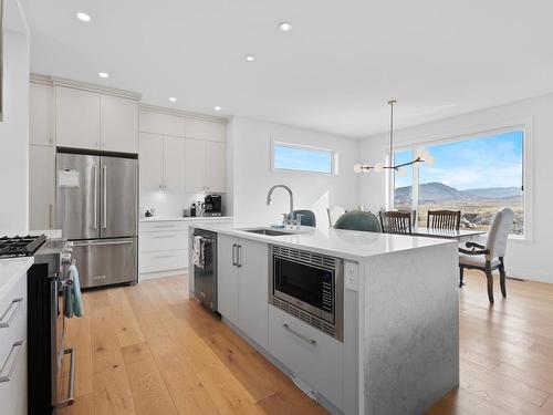 362 Rue Cheval Noir, Kamloops, BC - Indoor Photo Showing Kitchen With Upgraded Kitchen