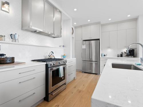 362 Rue Cheval Noir, Kamloops, BC - Indoor Photo Showing Kitchen With Upgraded Kitchen