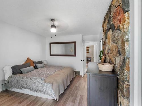 9049 Kealty Road, Kamloops, BC - Indoor Photo Showing Bedroom