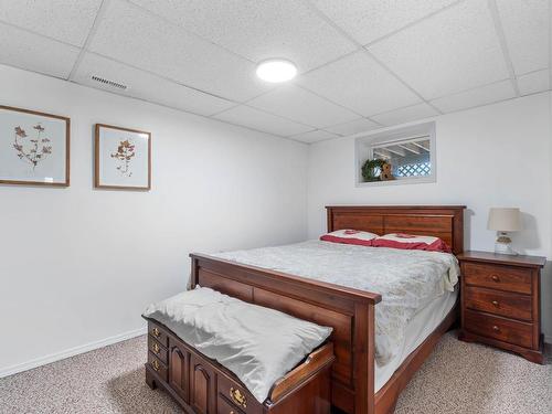 9049 Kealty Road, Kamloops, BC - Indoor Photo Showing Bedroom