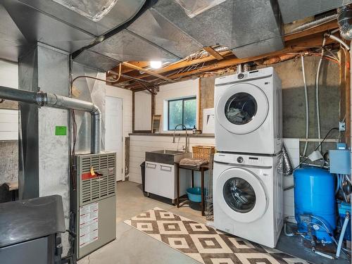 9049 Kealty Road, Kamloops, BC - Indoor Photo Showing Laundry Room