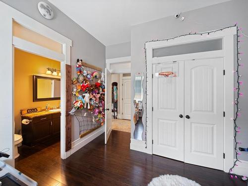 3018 Hilton Drive, Merritt, BC - Indoor Photo Showing Bedroom