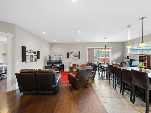 3018 Hilton Drive, Merritt, BC - Indoor Photo Showing Living Room