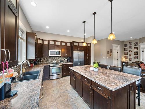 3018 Hilton Drive, Merritt, BC - Indoor Photo Showing Kitchen With Double Sink With Upgraded Kitchen