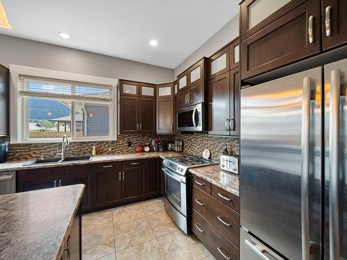 3018 Hilton Drive, Merritt, BC - Indoor Photo Showing Kitchen With Double Sink With Upgraded Kitchen