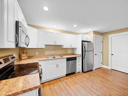 3018 Hilton Drive, Merritt, BC - Indoor Photo Showing Kitchen With Double Sink