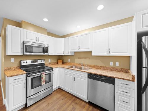 3018 Hilton Drive, Merritt, BC - Indoor Photo Showing Kitchen With Double Sink