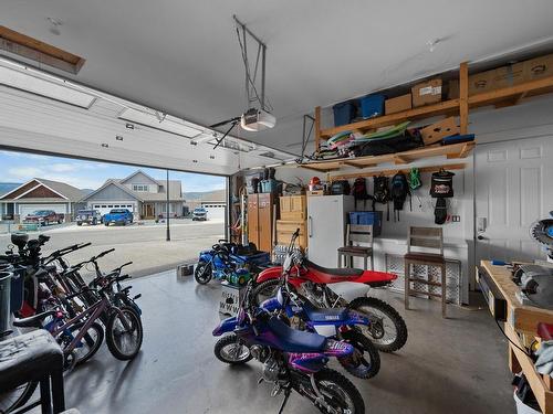 3018 Hilton Drive, Merritt, BC - Indoor Photo Showing Garage