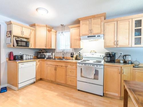 315 Park Drive, Lillooet, BC - Indoor Photo Showing Kitchen With Double Sink