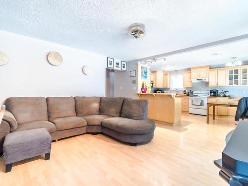 315 Park Drive, Lillooet, BC - Indoor Photo Showing Living Room