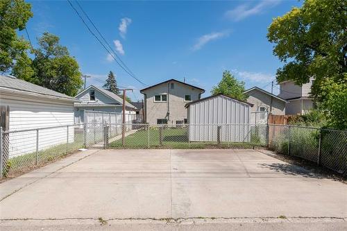 512 Castle Ave, Winnipeg, MB 