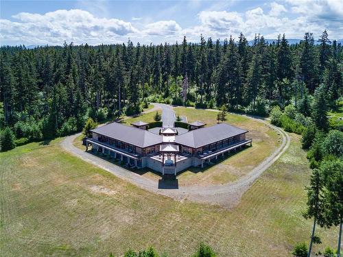 7939 Lenwood Rd, Merville, BC 