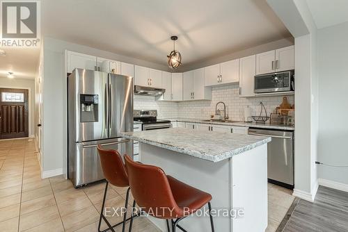 2 - 124 Parkinson Crescent, Orangeville, ON - Indoor Photo Showing Kitchen With Stainless Steel Kitchen With Upgraded Kitchen