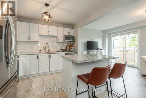 2 - 124 Parkinson Crescent, Orangeville, ON - Indoor Photo Showing Kitchen With Stainless Steel Kitchen With Upgraded Kitchen