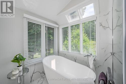 309 Stephanie Drive, Guelph, ON - Indoor Photo Showing Bathroom