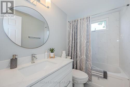 309 Stephanie Drive, Guelph, ON - Indoor Photo Showing Bathroom