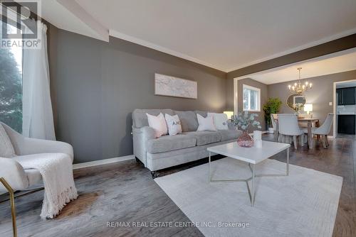 483 Saginaw Parkway, Cambridge, ON - Indoor Photo Showing Living Room