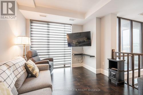 Ph 3 - 112 King Street E, Hamilton, ON - Indoor Photo Showing Living Room