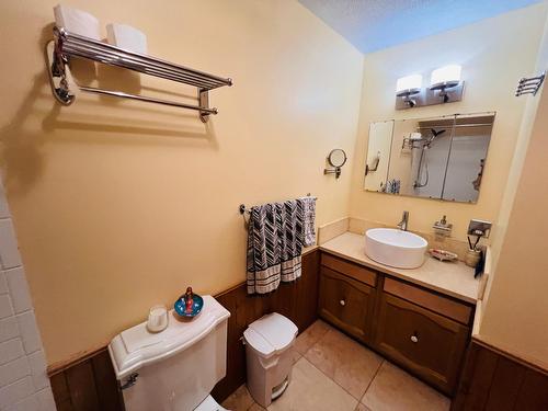 5660 Seel Road, Edgewater, BC - Indoor Photo Showing Bathroom