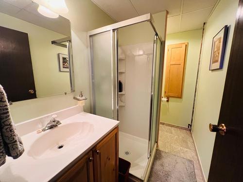 5660 Seel Road, Edgewater, BC - Indoor Photo Showing Bathroom